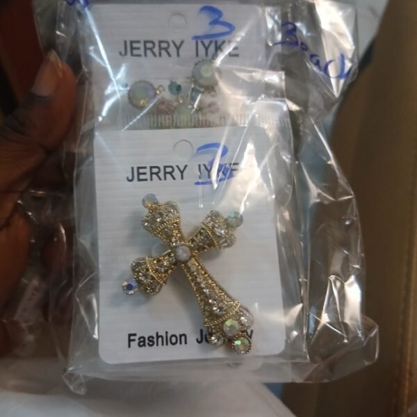 BRONCH STONED CROSS GOLD