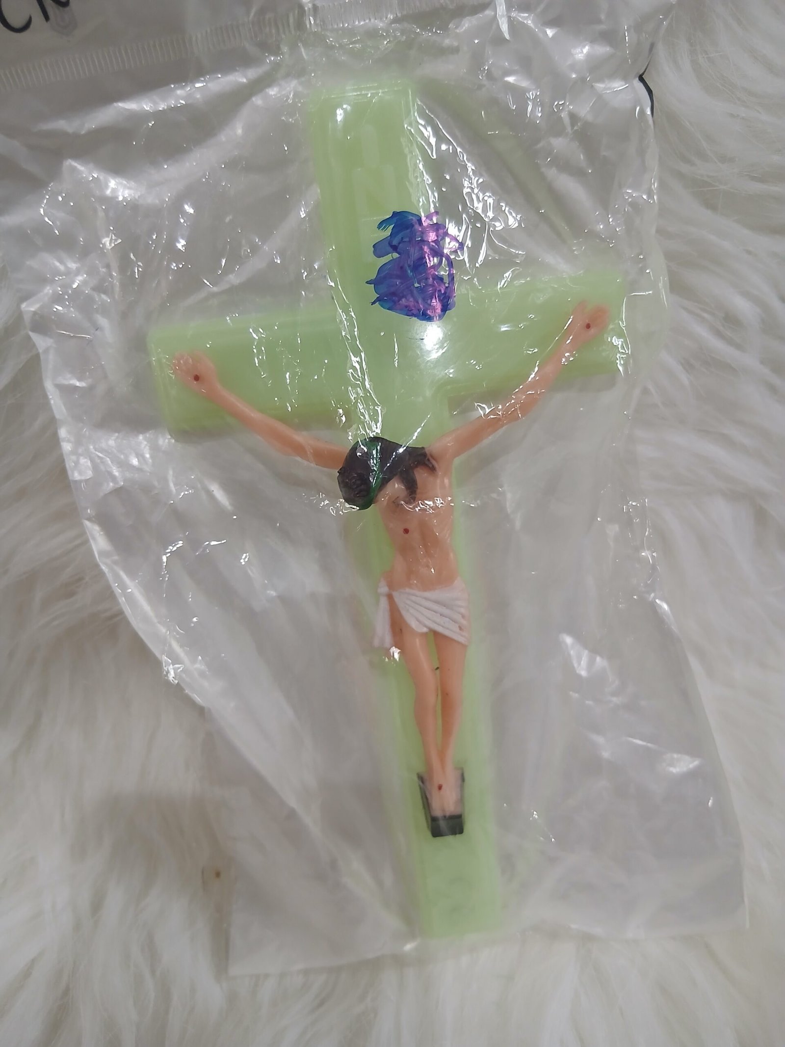 20260407_084245 LEMON GREEN PLASTIC CROSS - Image 1